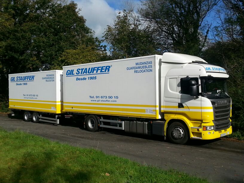 camion-de-mudanzas-y-container-gil-stauffer