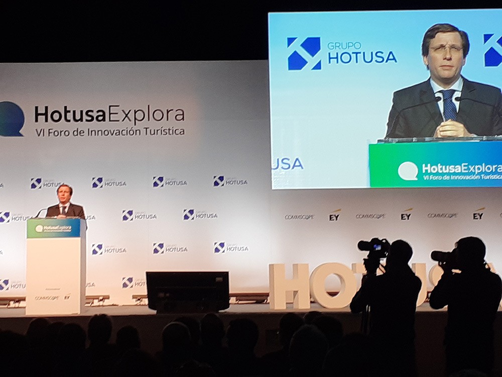 GIL STAUFFER ASISTE EN MADRID A HOTUSA GIL STAUFFER ASISTE EN MADRID A HOTUSA
