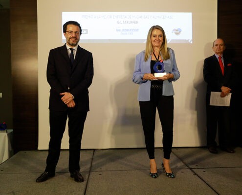 GIL STAUFFER RECIBE EL PREMIO VIVIENDA Y EXCELENCIA EMPRESARIAL DE LA RAZÓN