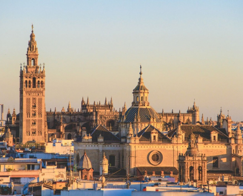Sevilla, una ciudad que mezcla alegría y tradición Sevilla, una ciudad que mezcla alegría y tradición