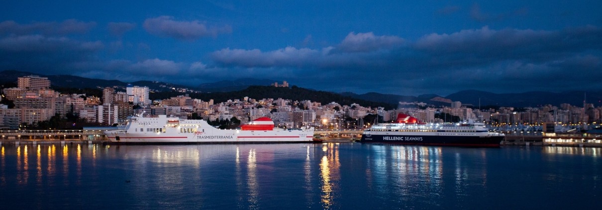 Mudanzas a Baleares: Precios e información para mudanzas a las Islas Baleares Mudanzas a Baleares-Puerto de Palma de Mallorca al atardecer - Islas Baleares