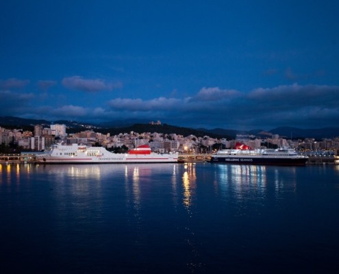 Mudanzas a Baleares: Precios e información para mudanzas a las Islas Baleares Mudanzas a Baleares-Puerto de Palma de Mallorca al atardecer - Islas Baleares