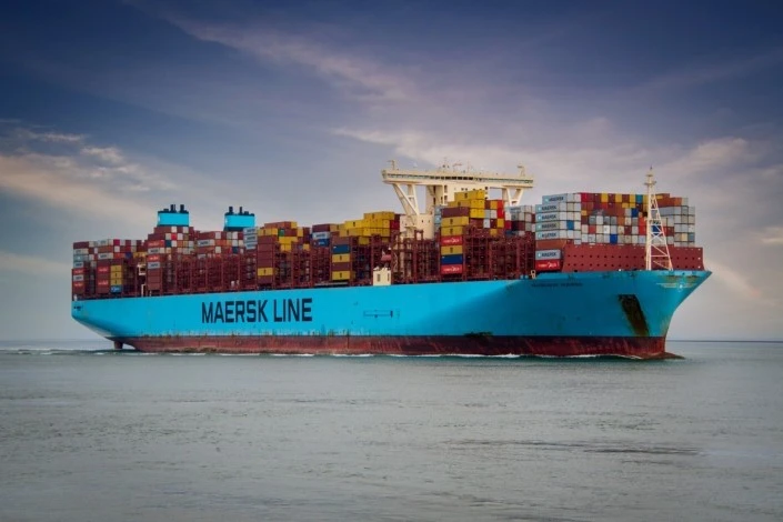 Groupage to the Canary Islands - Ship loaded with containers