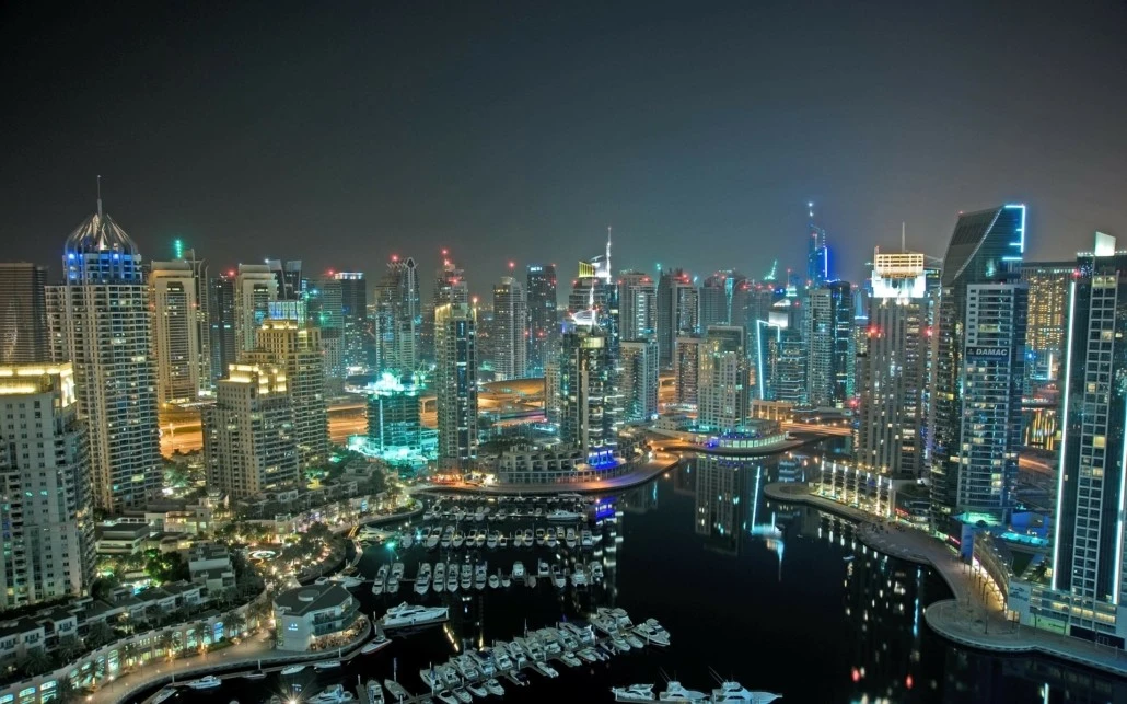 Mudarse a Emiratos Árabes Unidos - Vista nocturna de Dubai