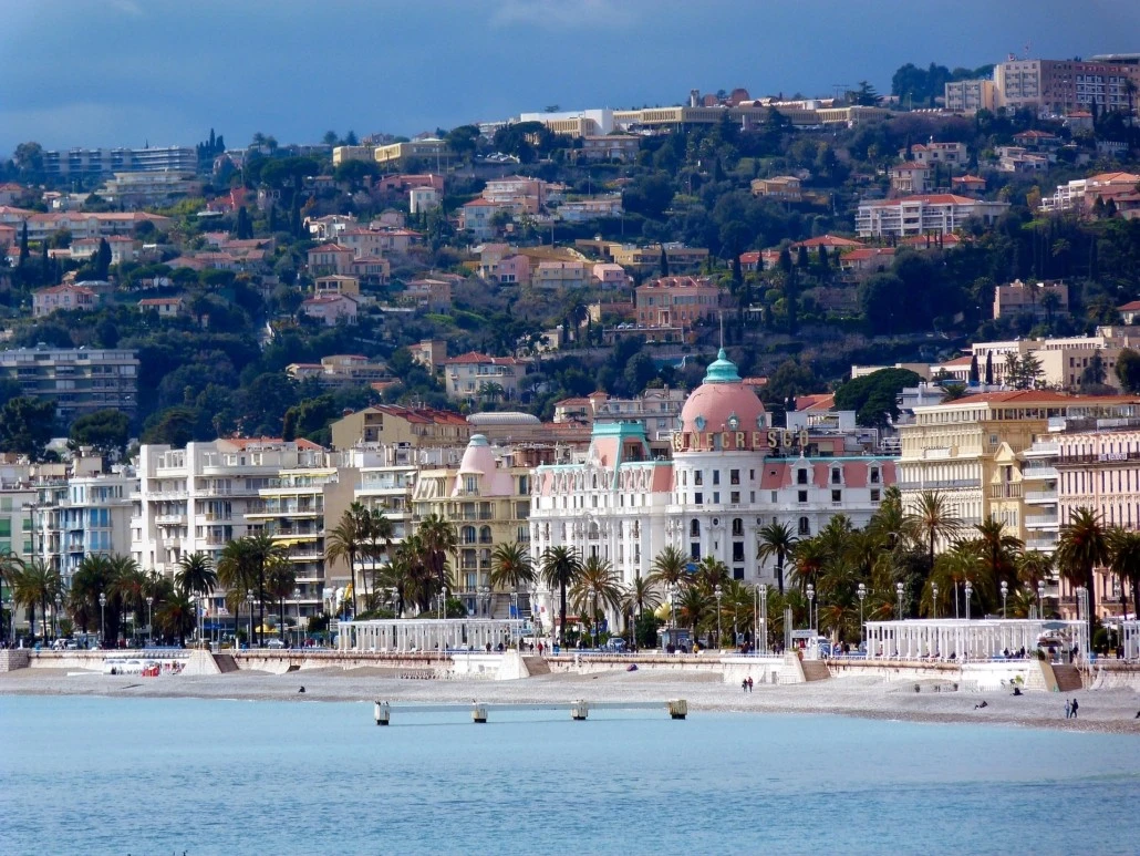 Mudarse a Francia - Costa Azul - Vista de la playa de Niza