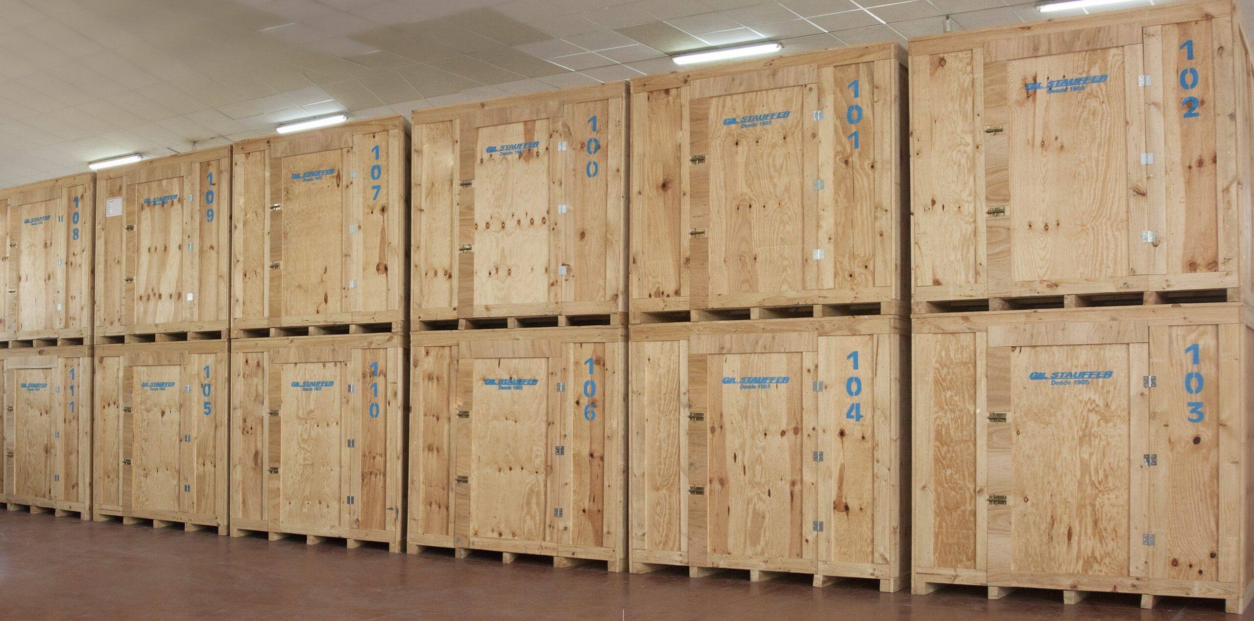 Price of a furniture repository in Tenerife and differences compared to storage rooms
