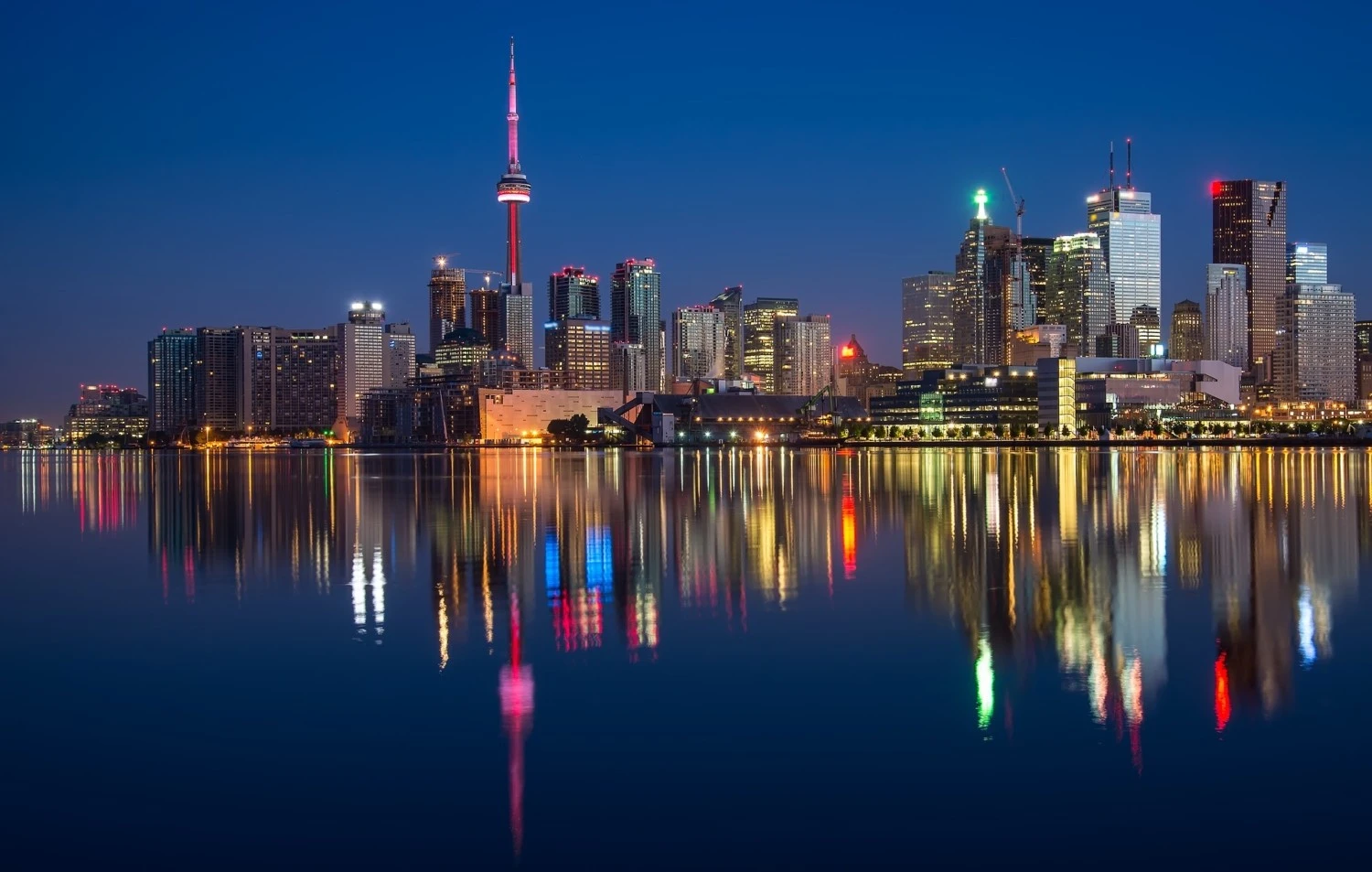 Mudarse a Toronto - Skyline de Toronto al anochecer