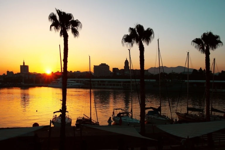 Mudarse a Málaga - Puerto en la ciudad de Málaga