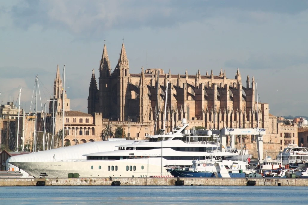 Mudanzas a Mallorca - Palma de Mallorca - Vista de la catedral desde el mar - Islas Baleares