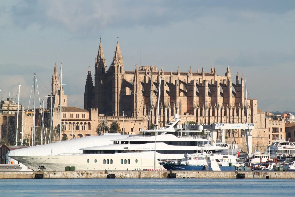 Removals to Majorca - Palma de Mallorca - View of the cathedral from the sea - Balearic Islands
